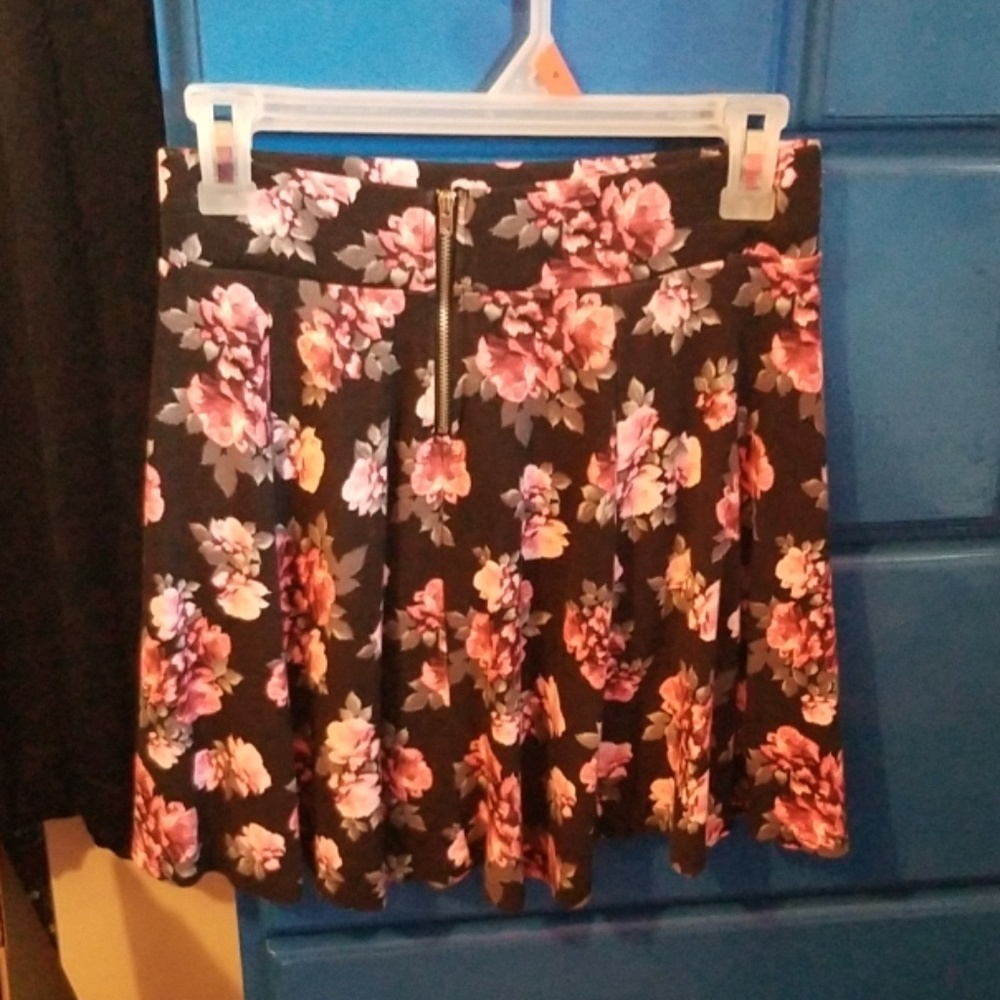 3/$20! Floral Ruffle Skirt - Picture 3 of 3